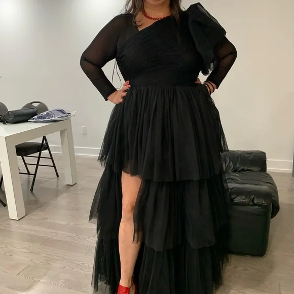 Event dress - Picture 1 of 3